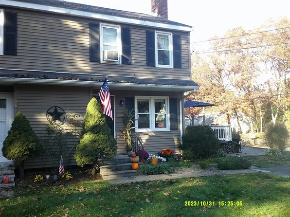 77 Indian Run Rd Unit 77, Bellingham, MA 02019