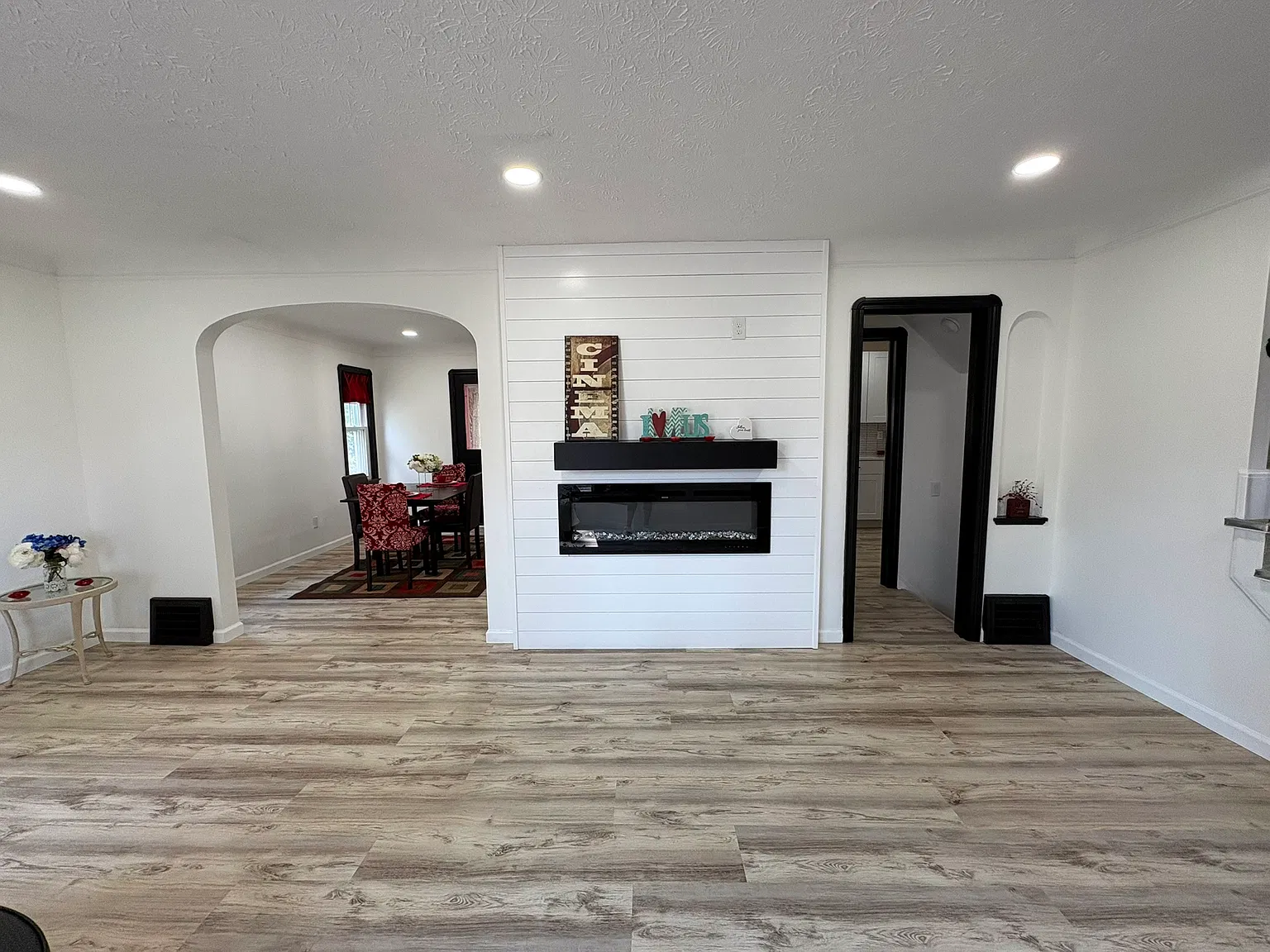 3 bed, 1274 sqft, $2,100 — Photo 3