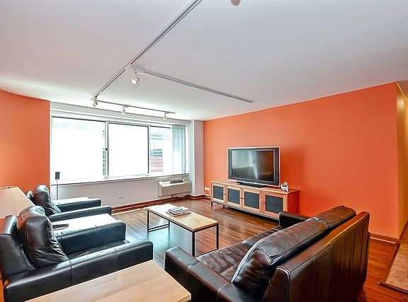3rd image of 211 E Ohio St APT 1020