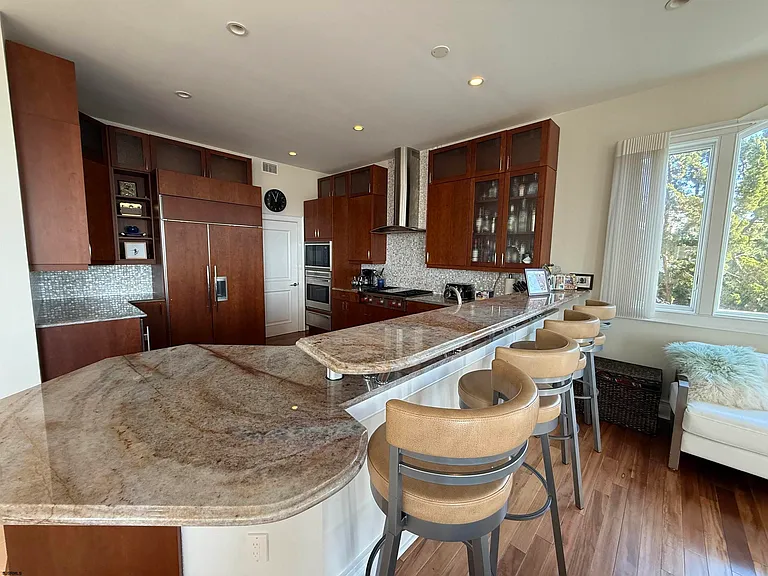 119 S Sacramento Ave — Photo 20