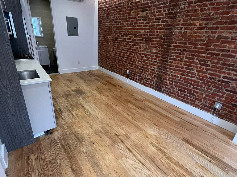 127 Kingston Ave #2R — Photo 2