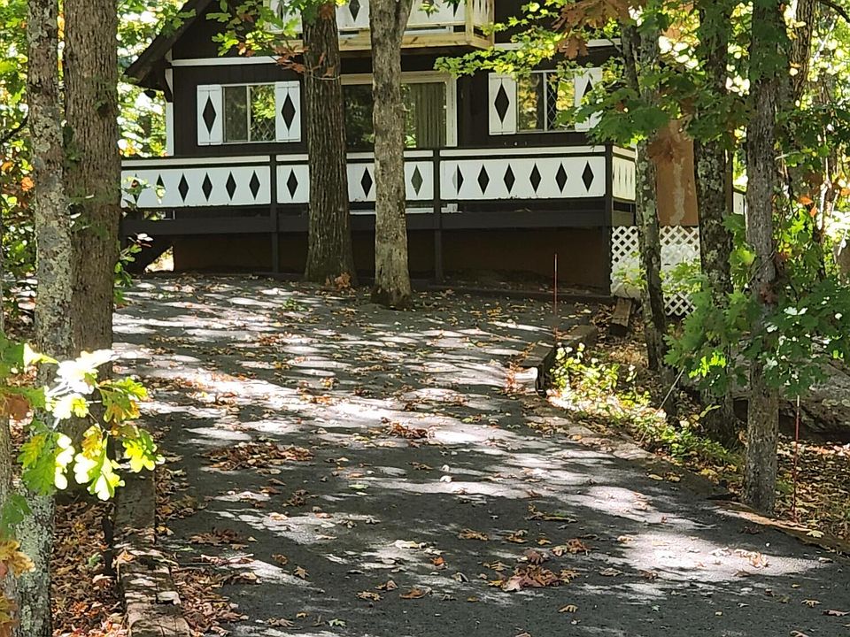 1st image of 216 Mountain View Dr