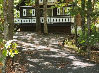 216 Mountain View Dr, Hawley, PA 18428