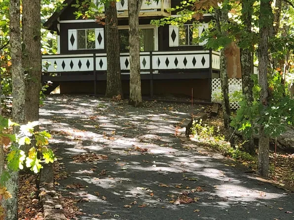 216 Mountain View Dr, Hawley, PA 18428