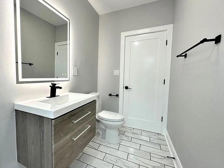 1352 W Carmen Ave #1N — Photo 9