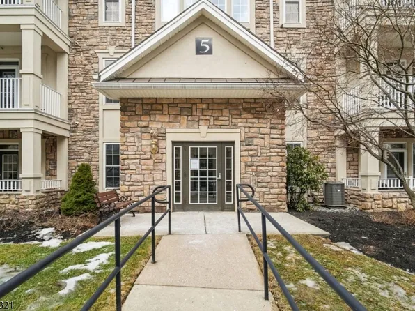 501 Holly Ln #501, Cedar Grove Twp., NJ 07009
