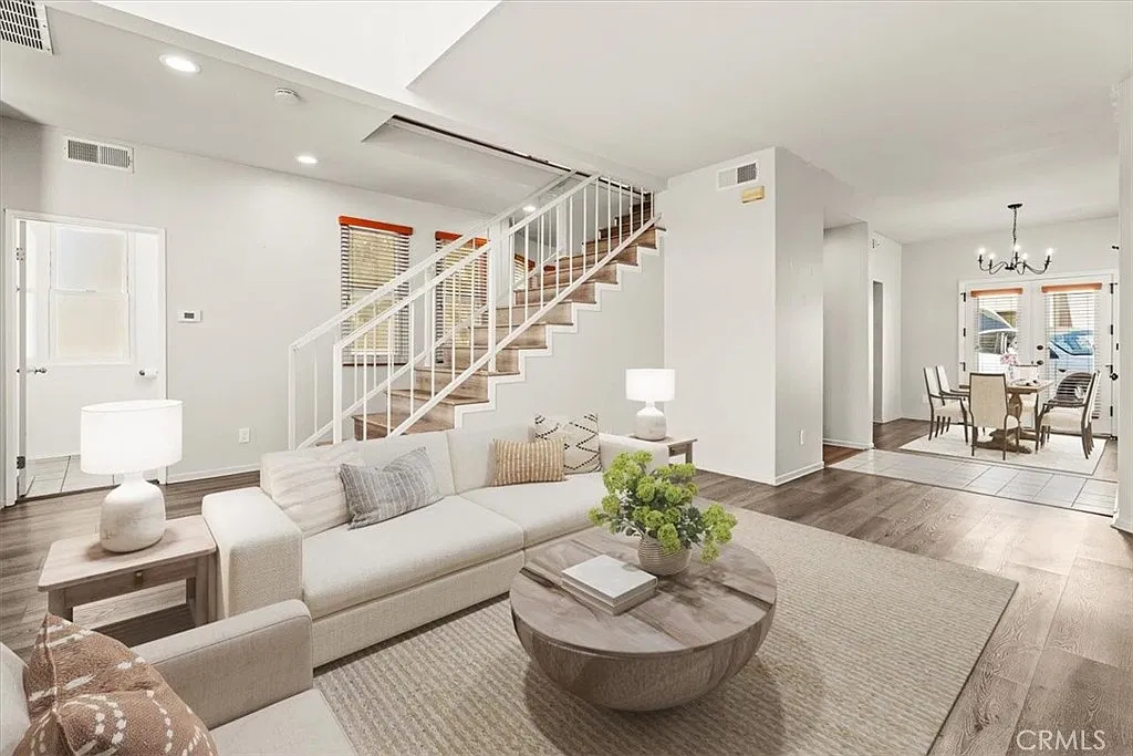 3 bed, 2.5 bath, 1852 sqft, $6,000 — Photo 3