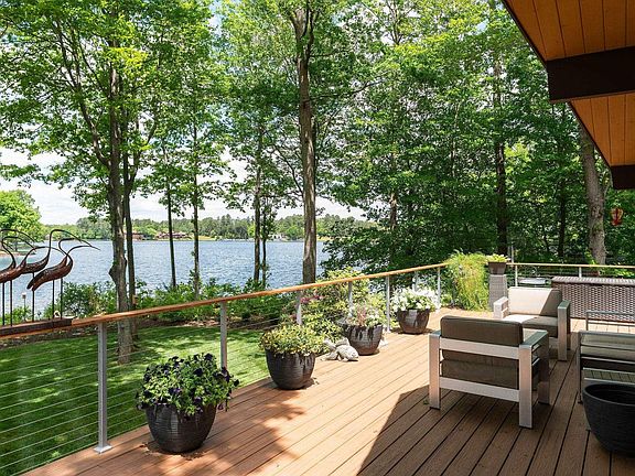 5th image of 34 Chatham Ln