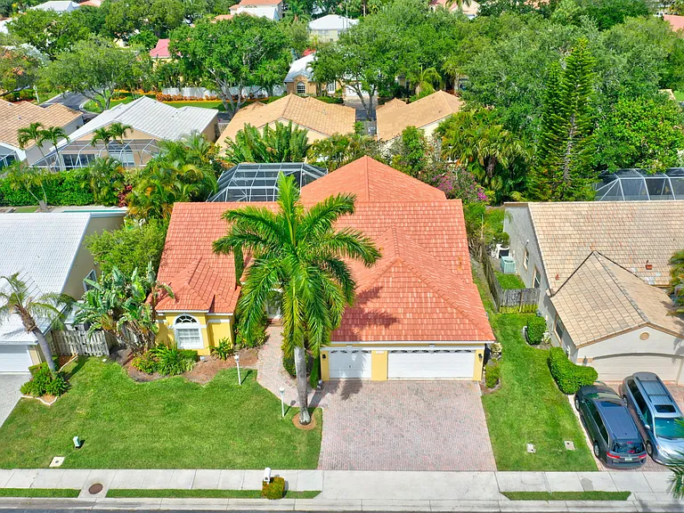 10207 Allamanda Blvd — Photo 45