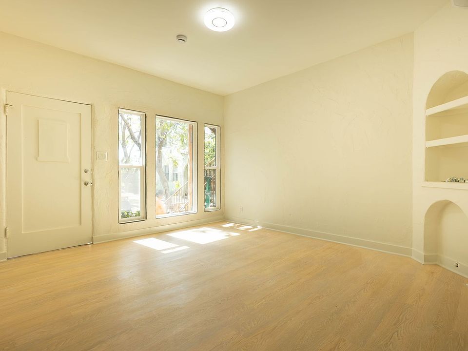 1st image of 822 N Las Palmas Ave #82425