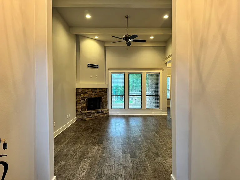 7315 Rolling Acres Pl — Photo 2