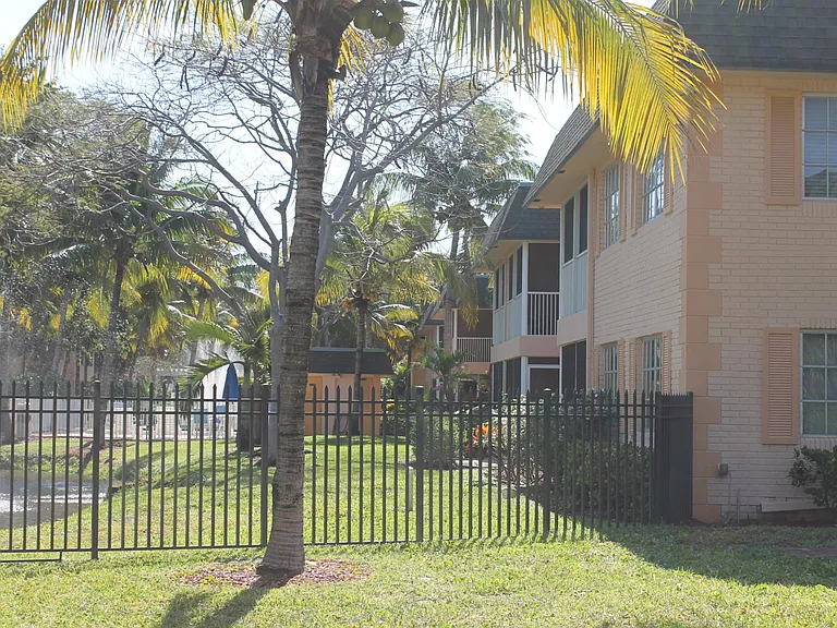 770 SE 2nd Ave #E201 — Photo 2