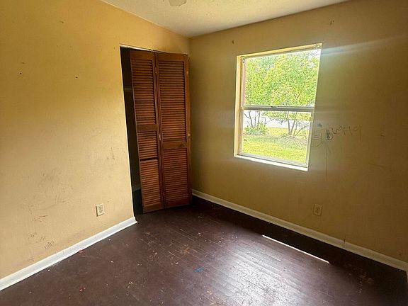 3rd image of 4207 HOMER Road E