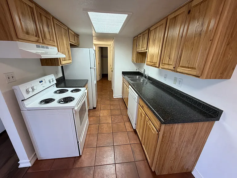 2501 Chelwood Park Blvd NE #D — Photo 4