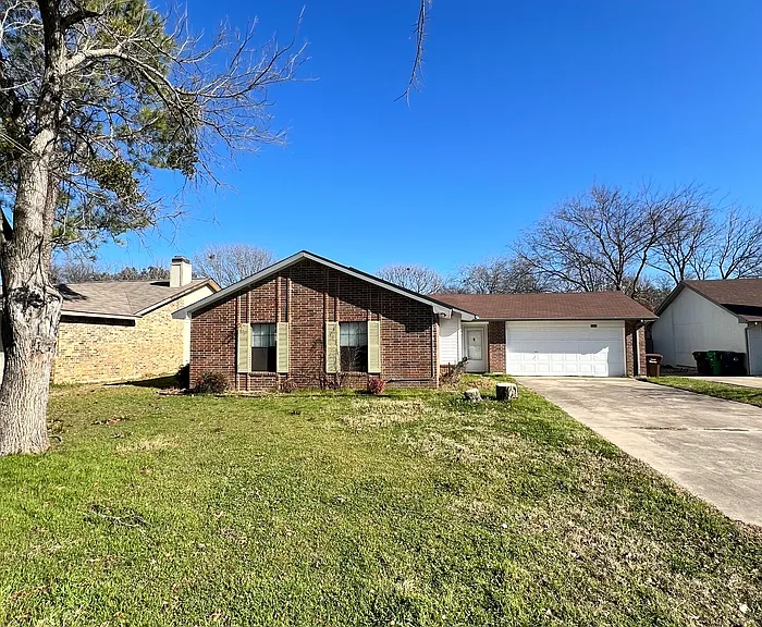 2504 Liberty Ln — Photo 1