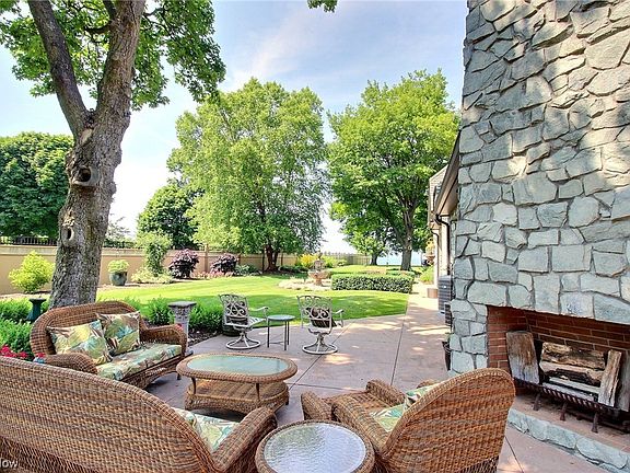 5th image of 250 Lake Cove Ct
