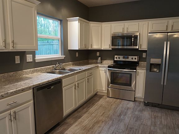 3rd image of 228 Creekview Dr