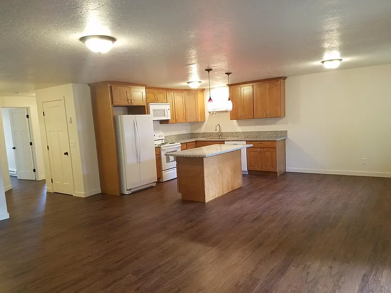 17357 Merlo Rd #6 — Photo 4