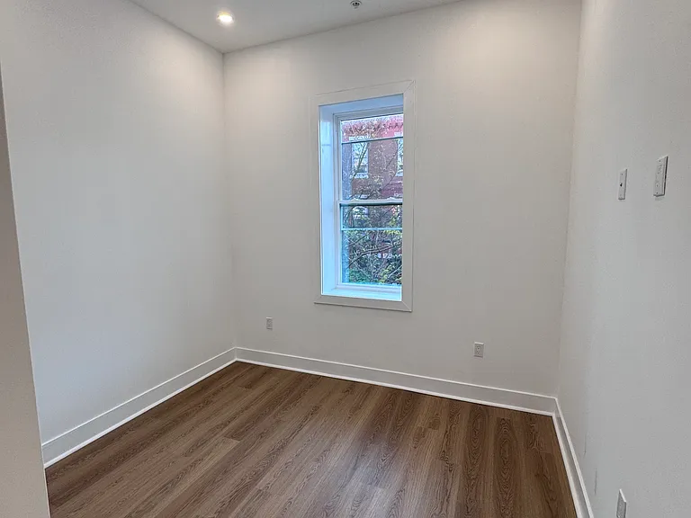 647 N 16th St #3 — Photo 7
