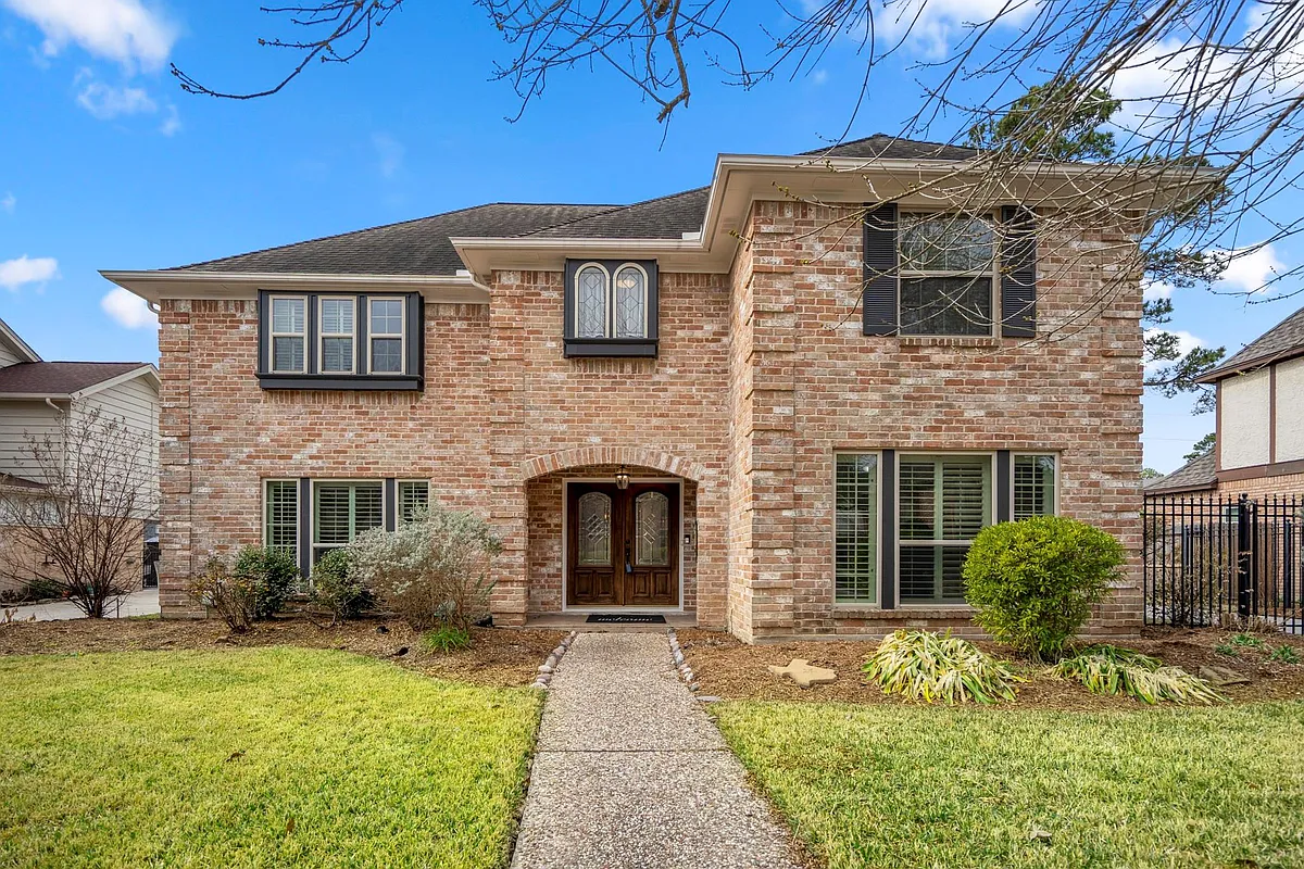 Building Photo - 16611 Brenton Oaks Dr