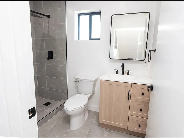 1573-1579 Ricardo St #1575 — Photo 9