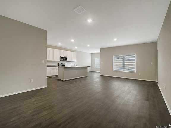 3rd image of 285 Legacy Circle