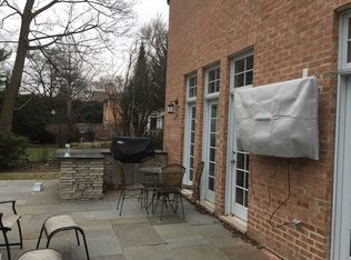 1018 Cherokee Rd, Wilmette, IL 60091