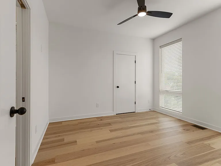 321 Douglas Ave — Photo 22