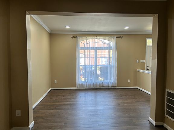 4th image of 1325 New Haven Ct