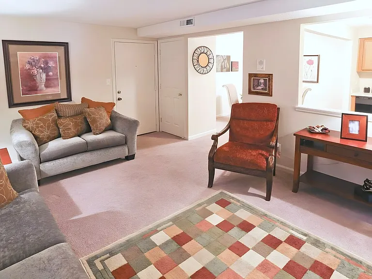 Regency Court — Photo 7