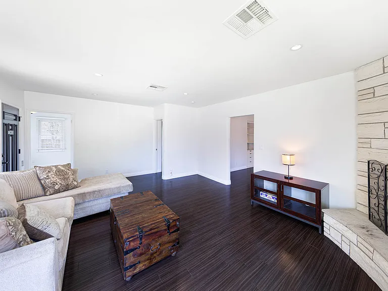 206 S Center St #A — Photo 5