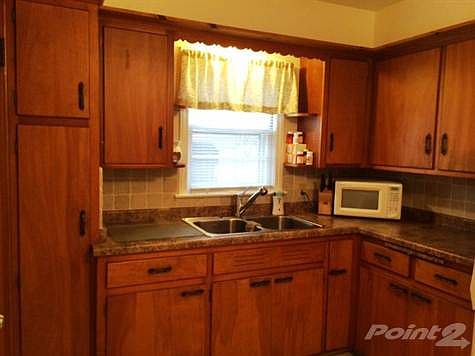 Kitchen cabinetry & counters