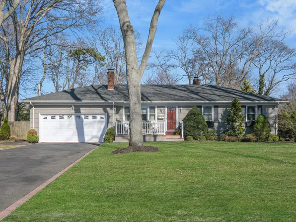 415 Sunrise Avenue, Sayville, NY 11782