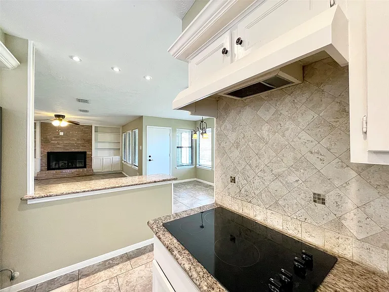 15006 Elmont Dr — Photo 24