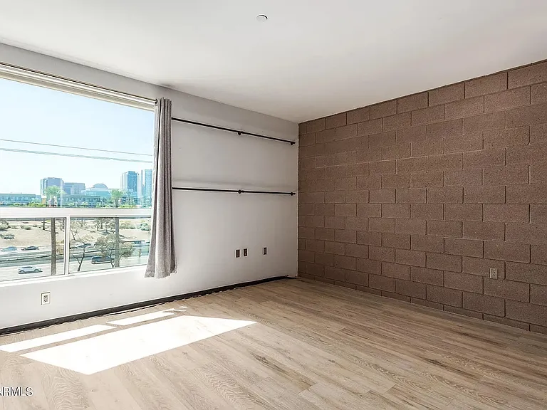 525 E Willetta St #9 — Photo 13
