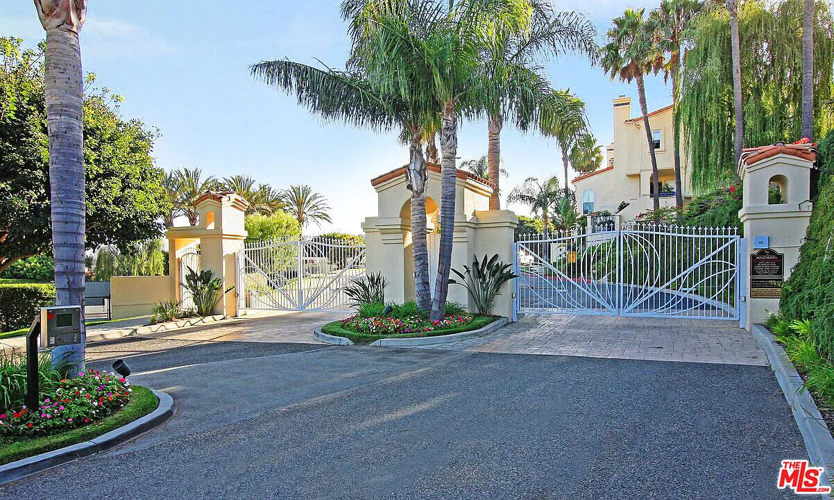 3 bed, 2.5 bath, 2132 sqft, $10,500 — Photo 4