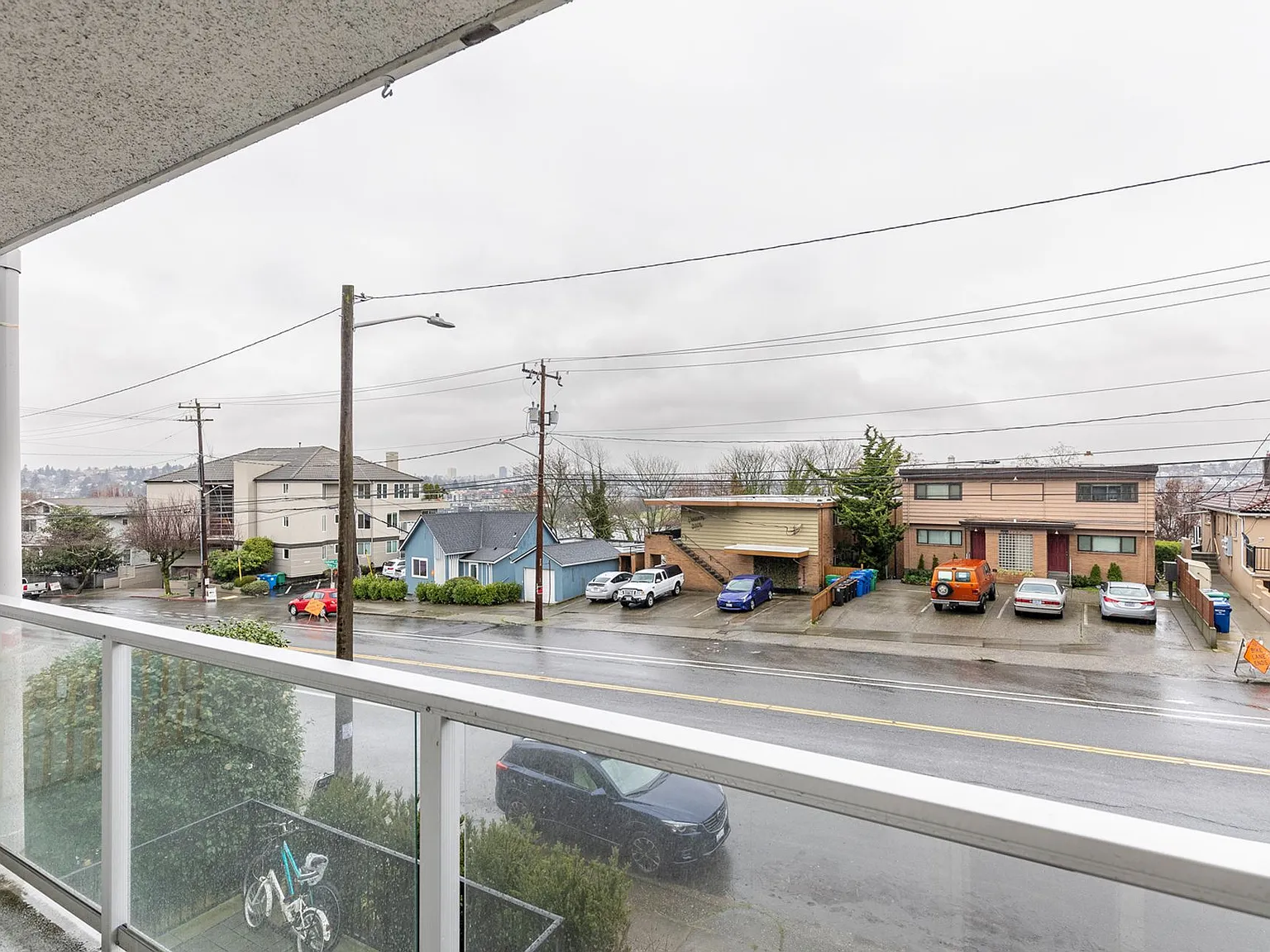 The Dexter - Located on Dexter Ave is steps from the Fremont Bridge — Photo 4