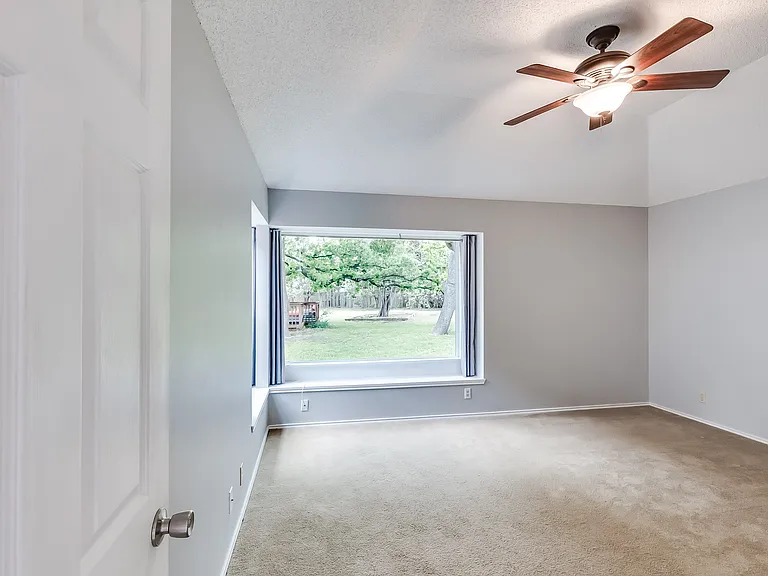 2106 Heather Dr — Photo 14