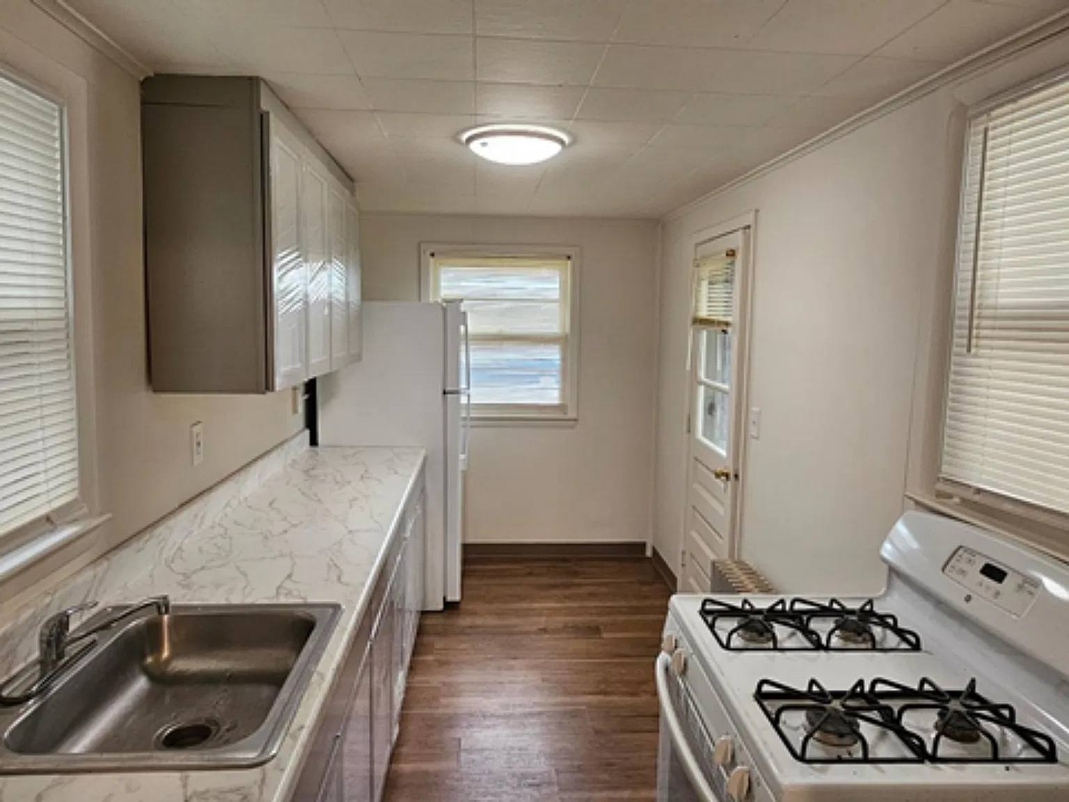 7 bed, 1731 sqft, $4,550 — Photo 4