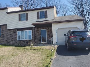 1740 Acorn Dr, Sinking Spring, PA 19608