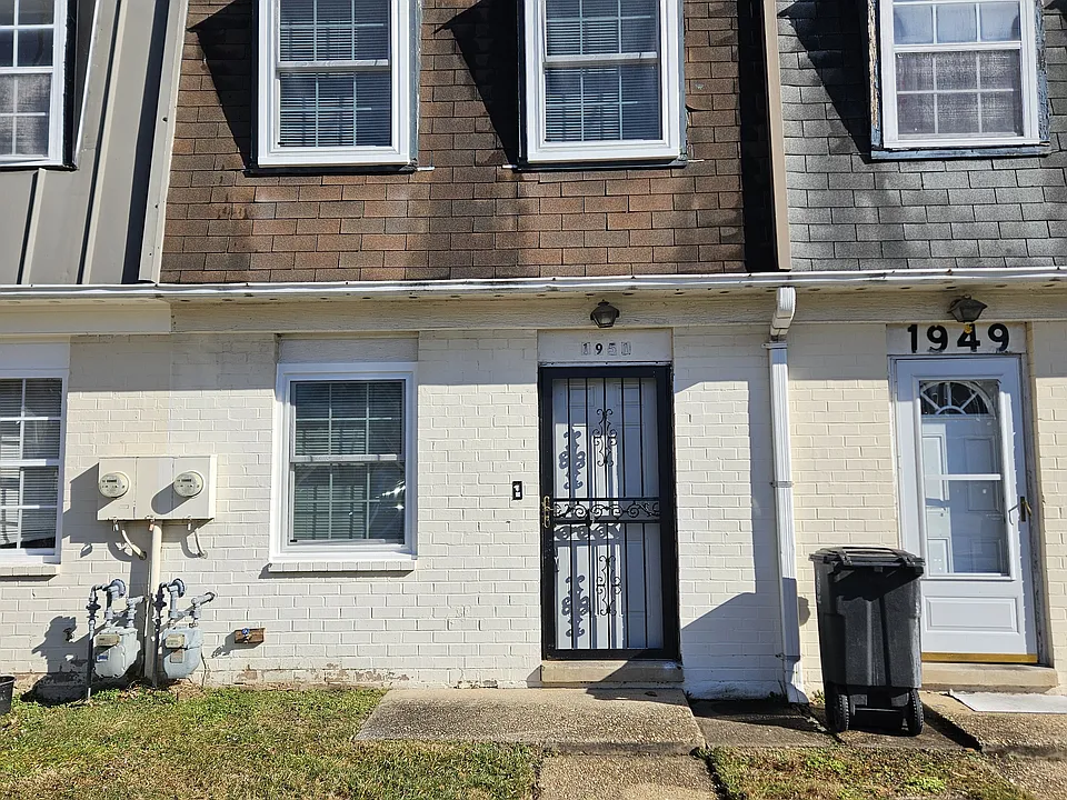 1951 Dutch Village Dr