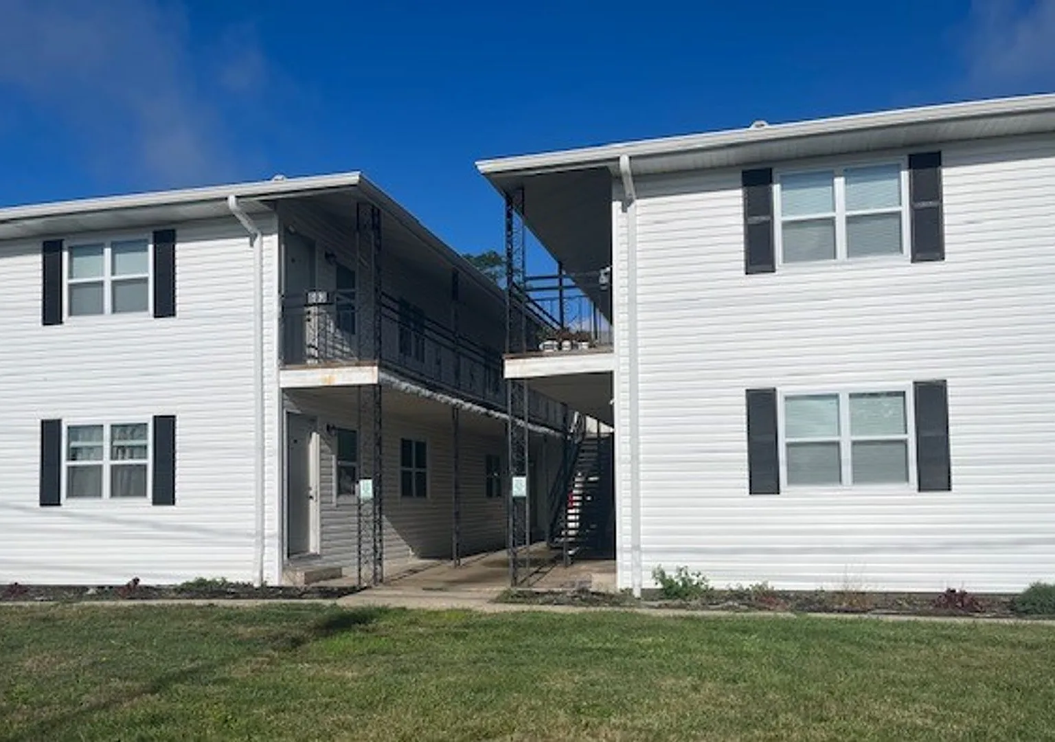 603 N. Old Highway 63 — Photo 1