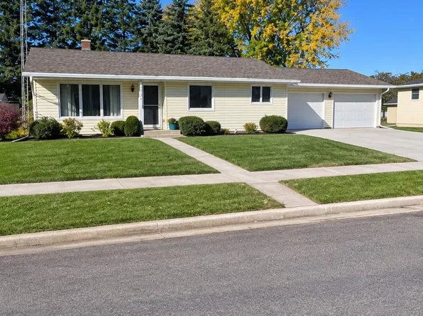 1715 Jackson St, New Holstein, WI 53061
