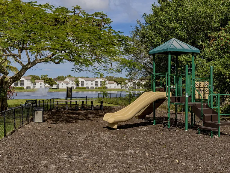 Doral West — Photo 17