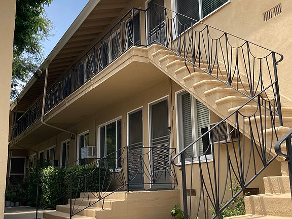 Upper level unit--no upstairs neighbors!