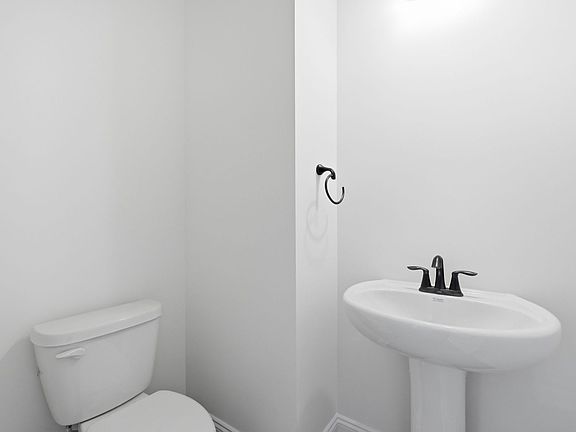 002 HHHunt Homes Powder Room