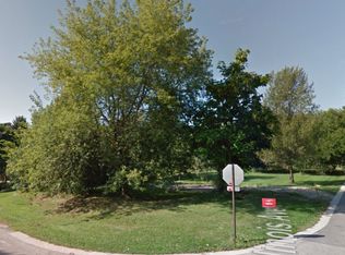 900 S Summit St, Barrington, IL 60010