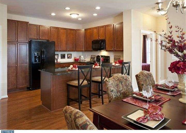 1st image of 15055 Dahlia Dr