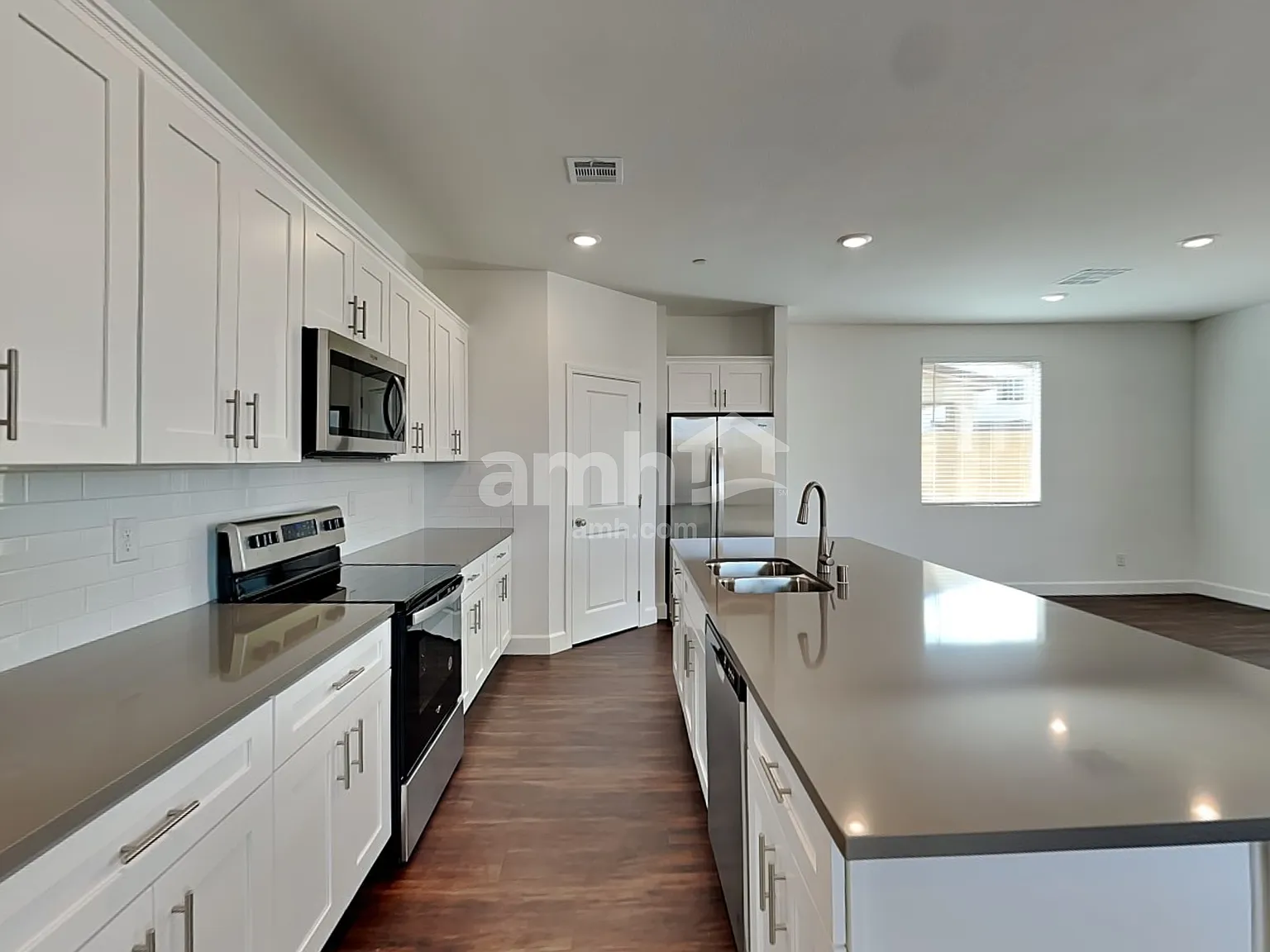 5 bed, 3.0 bath, 2396 sqft, $2,810 — Photo 4