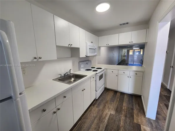 401 SW 109th Ave APT 17, Sweetwater, FL 33174